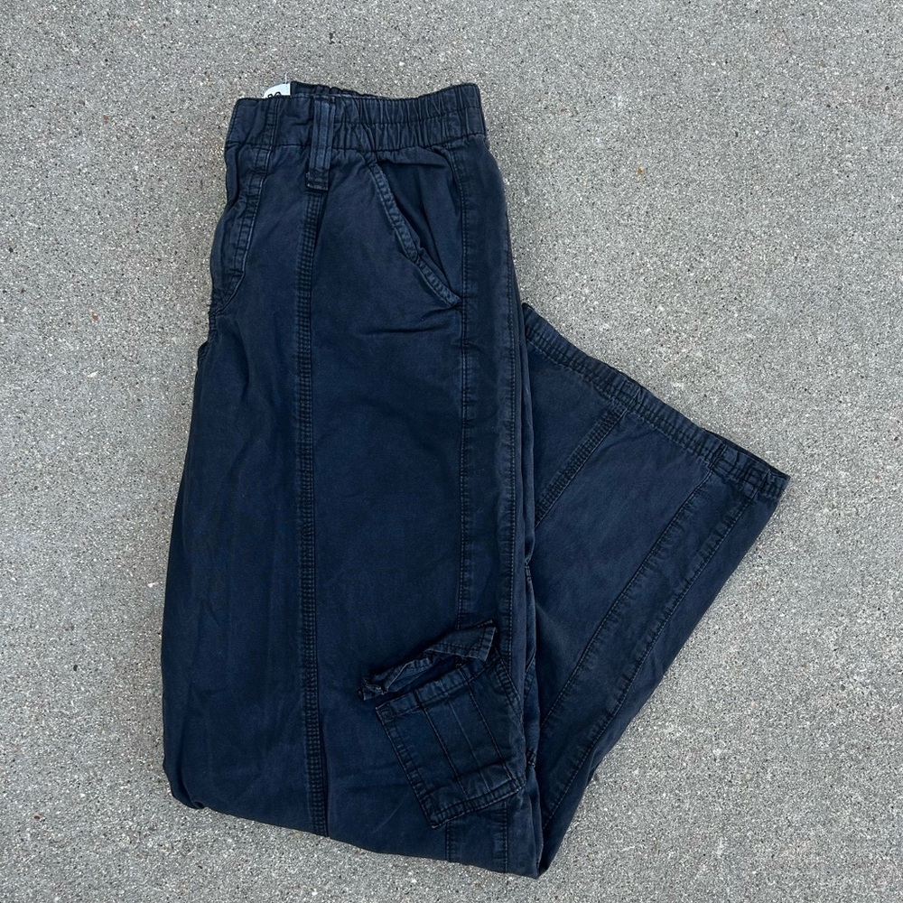 Women’s black Urban Outfitters low waisted baggy cargo pants
